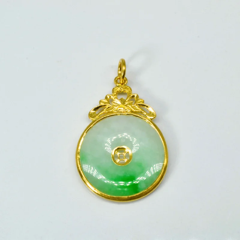 Donut Jadeite Filigree Gold Pendant | 22.00ctw |