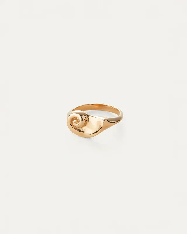 vintage-inspired pearl brooch Lucille Signet Ring